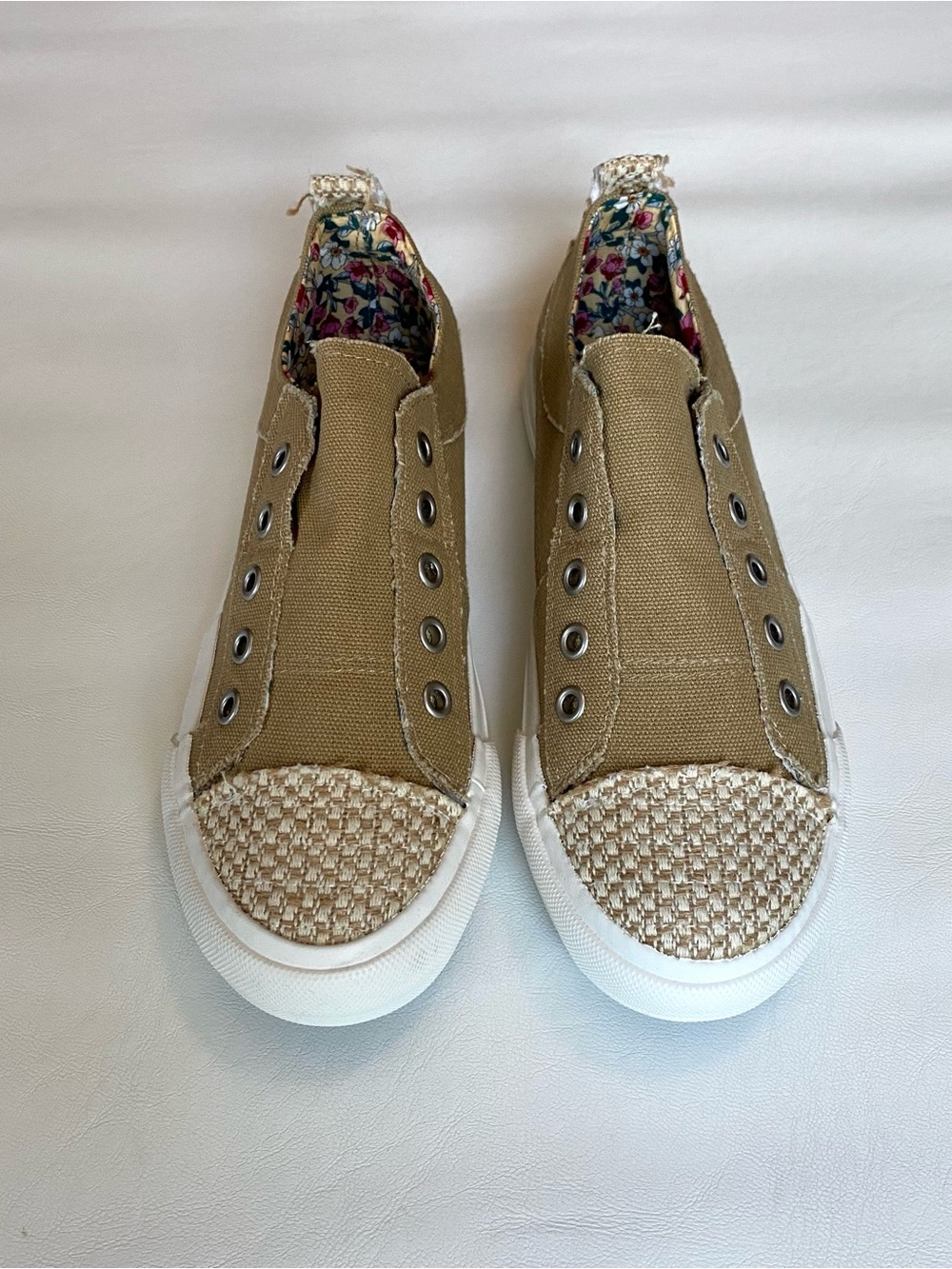 Gypsy Jazz — Jolly Slip Ons TAN